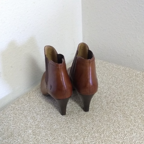 Frye Chelsea Brown Leather Ankle Boots. - Picture 6 of 6